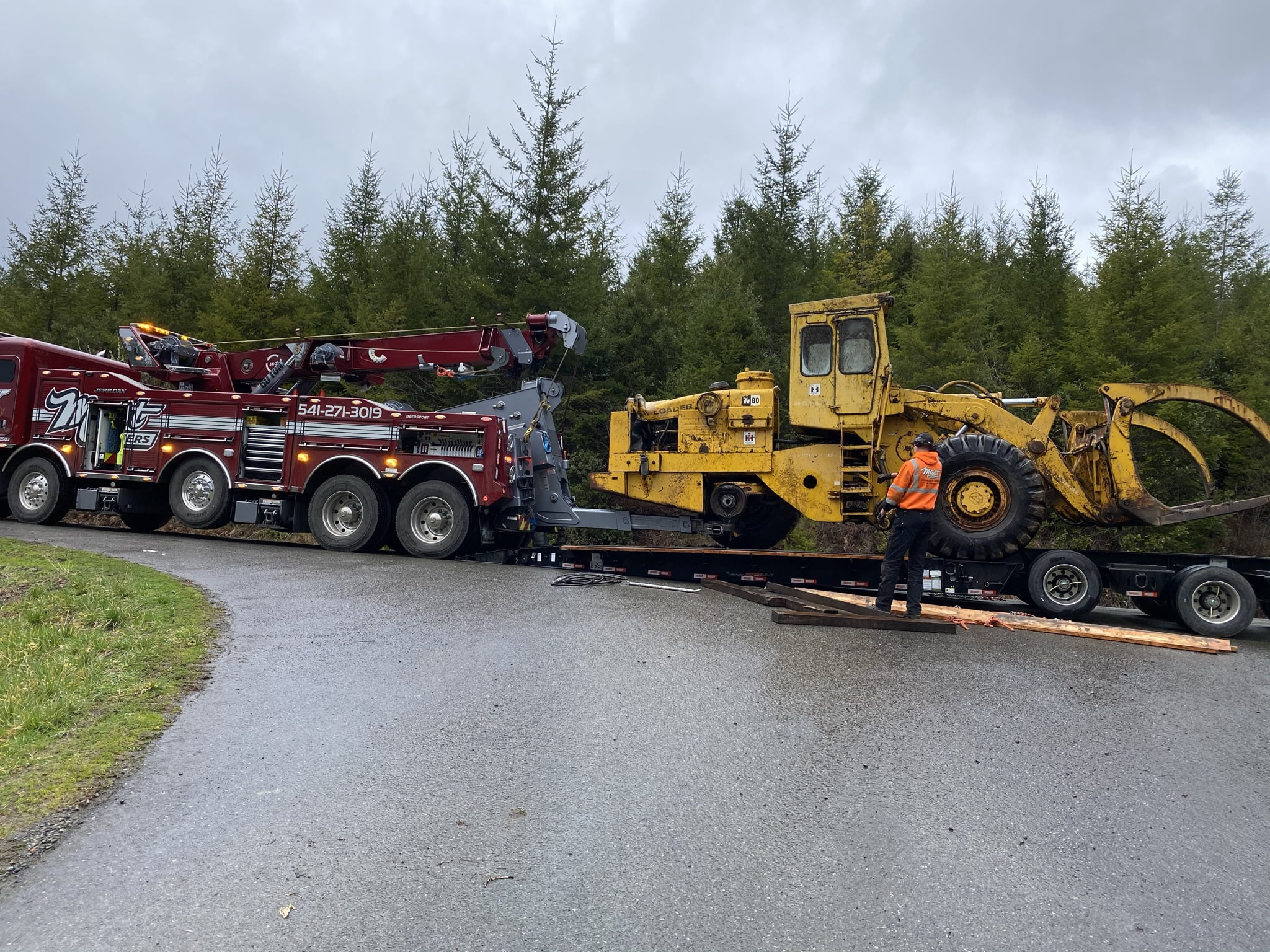 Heavy Equipment Towing Hauser