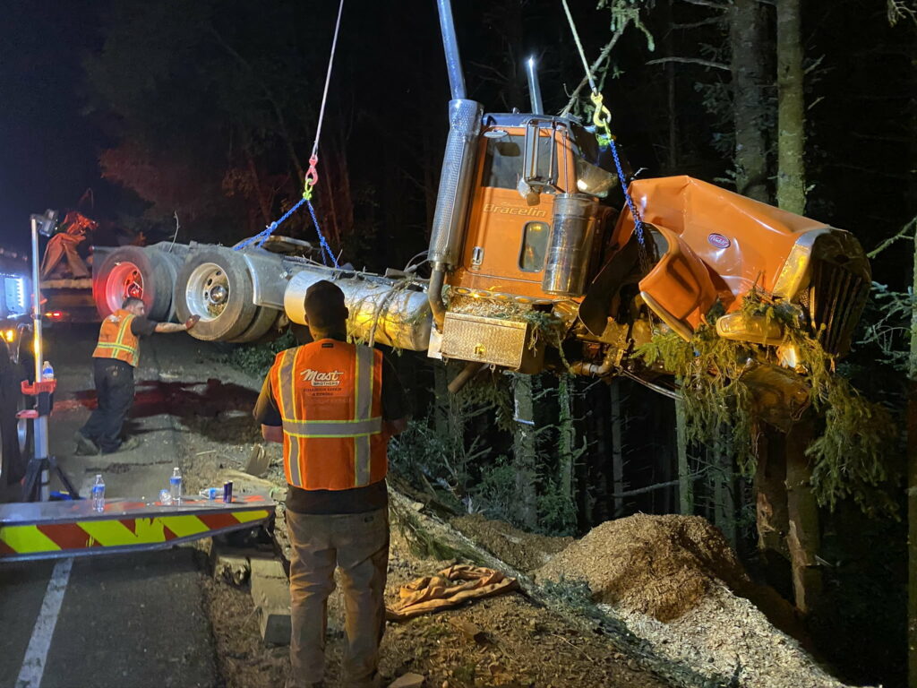 Mast Bros Towing Heavy Recovery IMG 8775