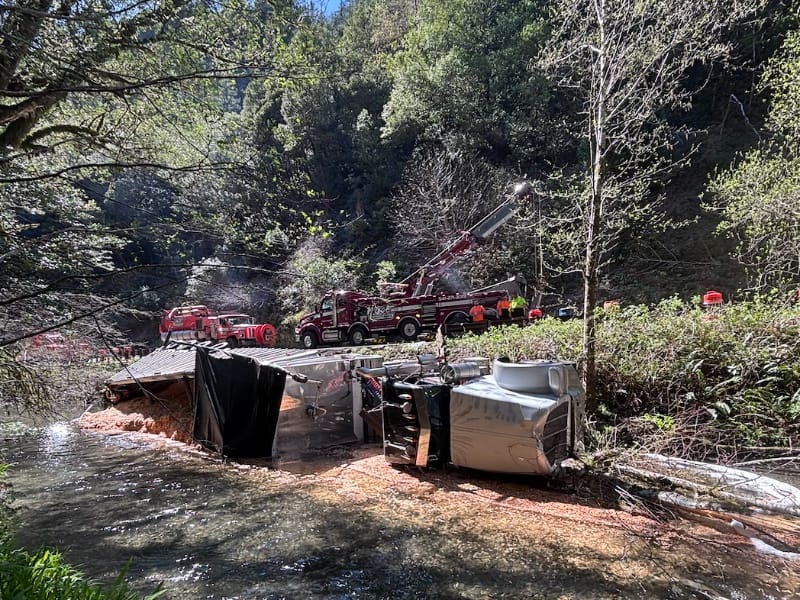 Gold Beach tractor trailer recovery